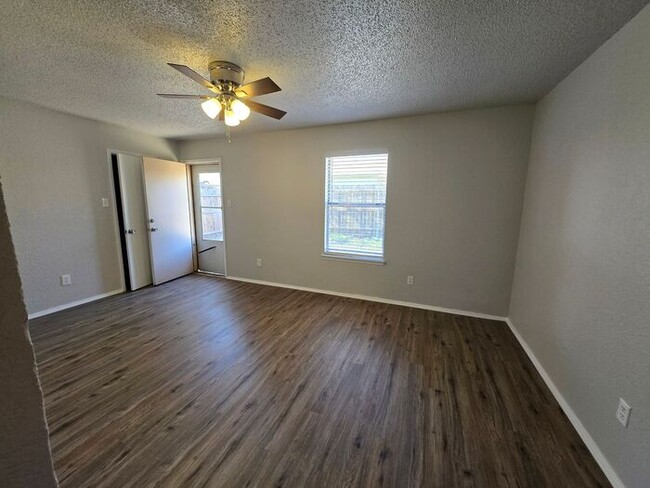 Building Photo - 3702 Hulen Park Cir