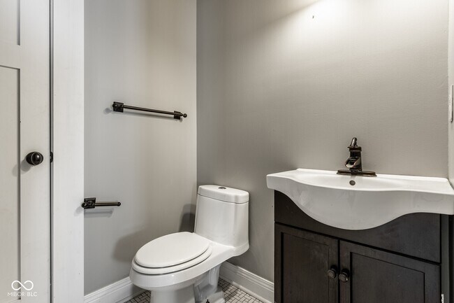 Building Photo - 3265 N New Jersey St