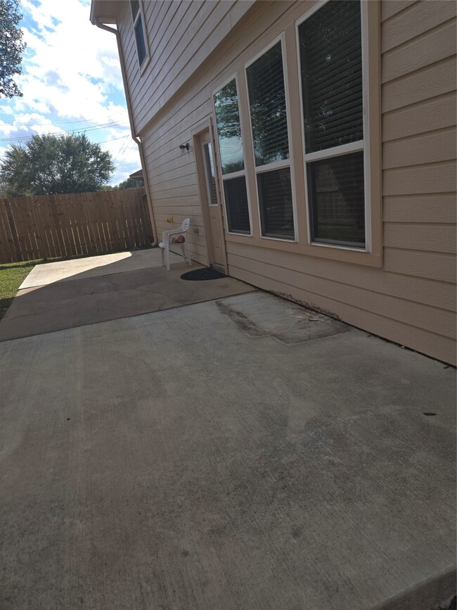 Building Photo - 2431 Cloudy Bay Dr