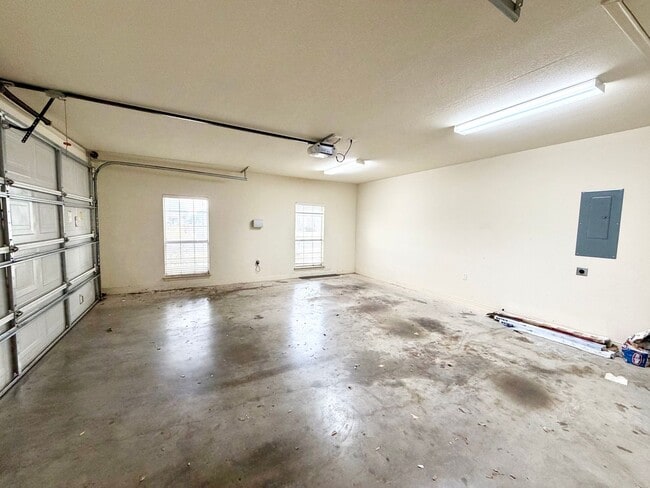 Building Photo - Spacious 3 Bed / 2 Bath Home in Midway ISD