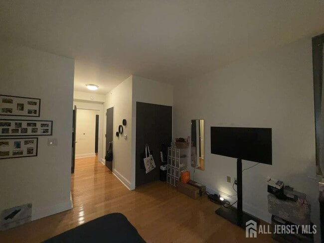 Building Photo - 1 Spring St