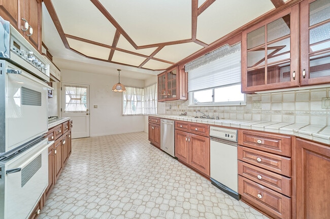 Building Photo - 2136 Paseo Del Mar