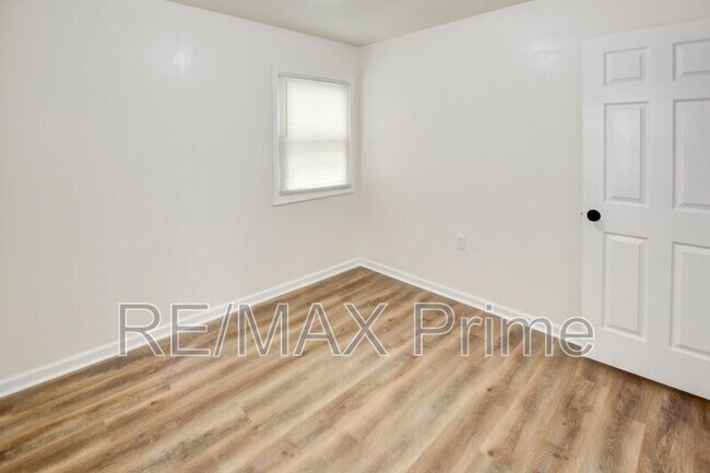 Building Photo - 1923 Bancroft Dr