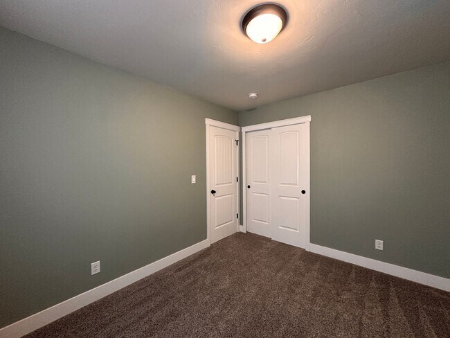 Building Photo - Well-Maintained Three Bedroom Home in North Salem