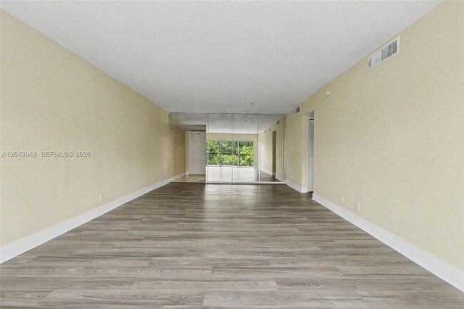 Building Photo - 3250 N Palm Aire Dr