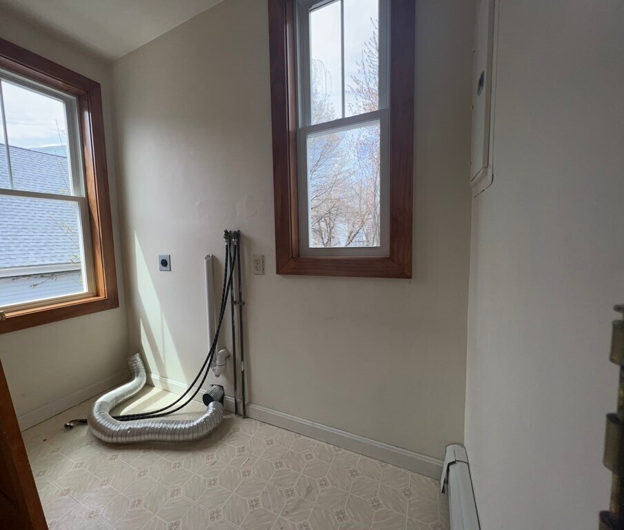 Building Photo - 114 Thorndike St