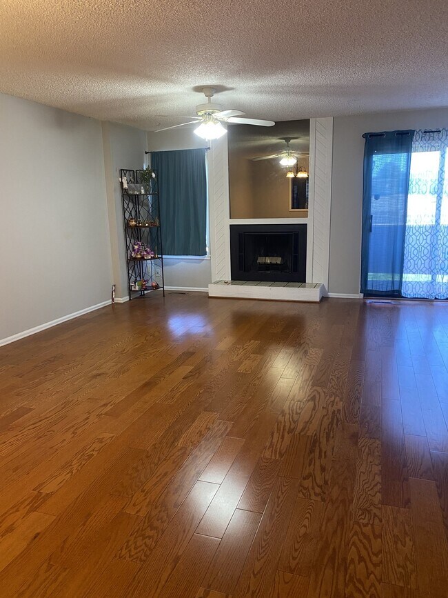 Building Photo - 2 bedroom westside - Rockrimmon