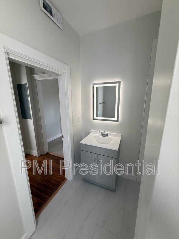 Building Photo - 1812 3rd Ave