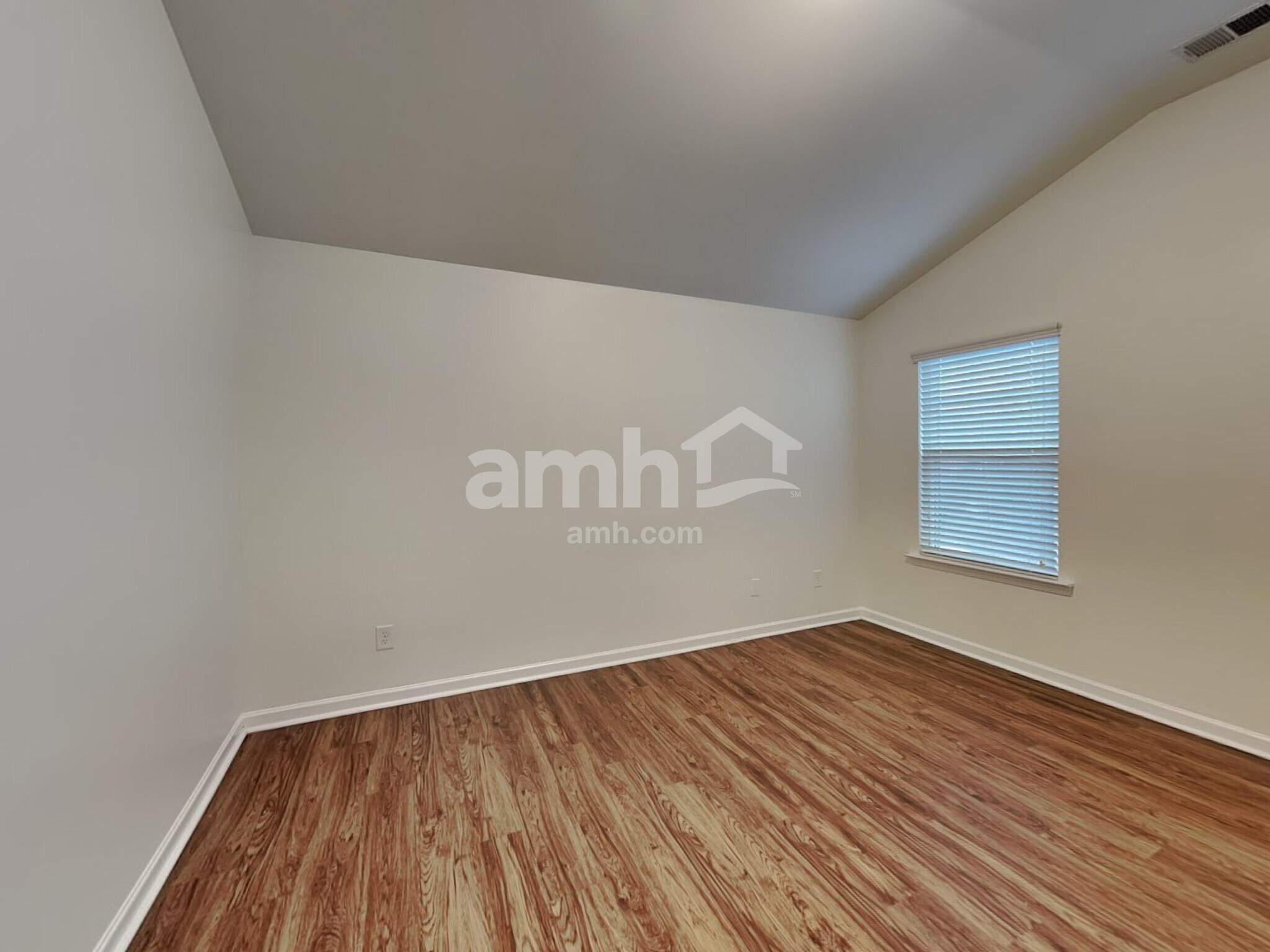 Building Photo - 3145 Yachet Ct SW