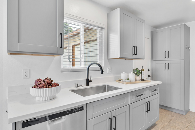 Building Photo - Tranquil Remodeled 2 Bedroom in 55+ Rancho...