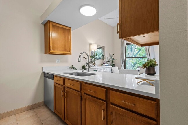 Building Photo - 4233 S Richfield Way