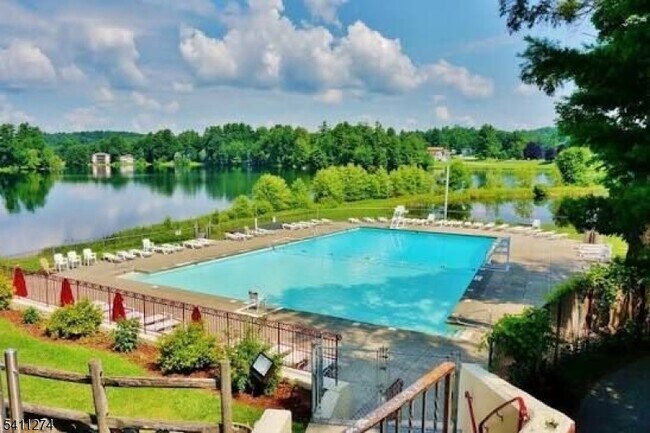 Building Photo - 306 Wagon Wheel Rd