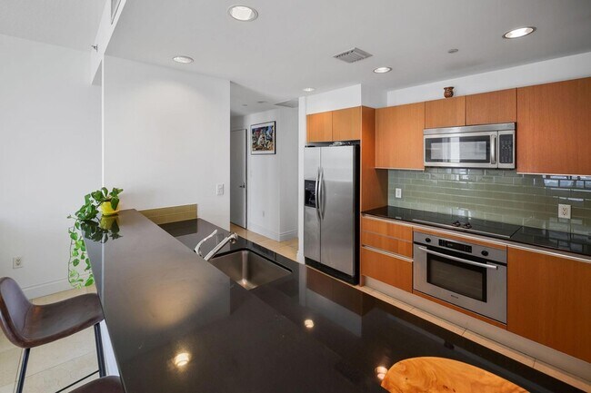 Building Photo - 1050 Brickell Ave