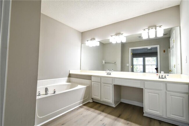 Building Photo - 3905 Timbercreek Cir