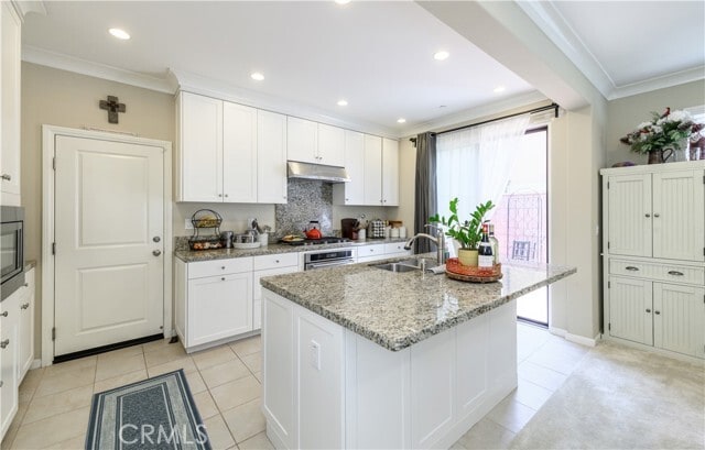 Building Photo - 112 Crescent Moon