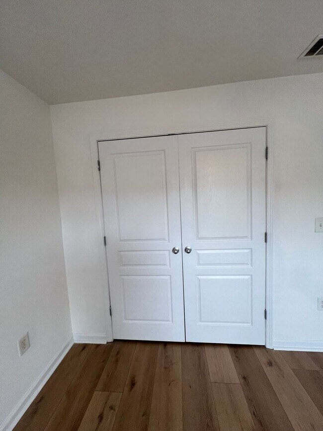 Building Photo - 16-1611 Summers