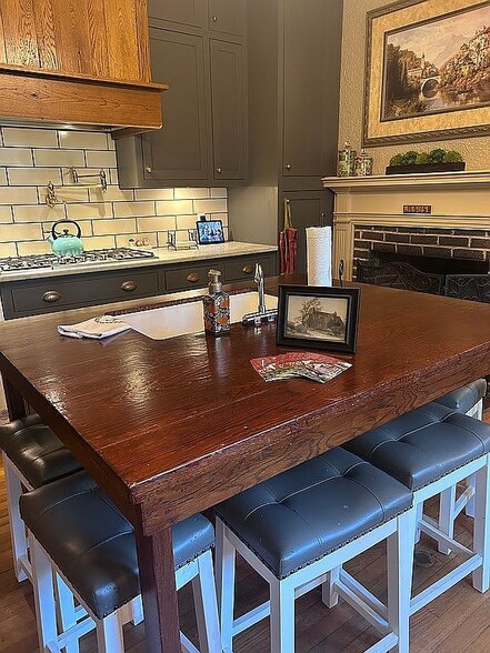 Building Photo - 118 Humphrey St