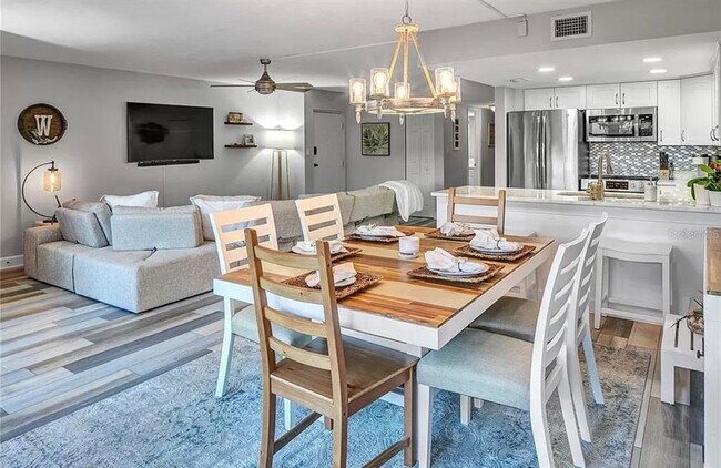 Building Photo - 661 Poinsettia Ave