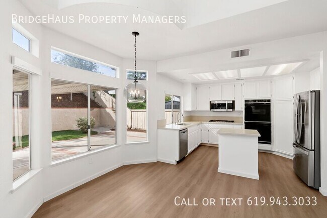 Building Photo - 10998 Corte Playa Barcelona