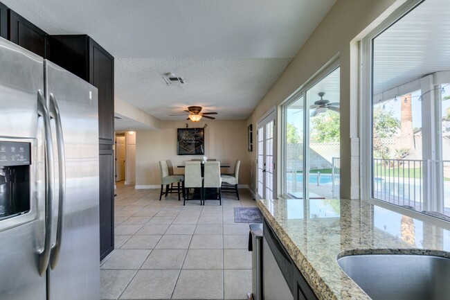 Building Photo - FULLY FURNISHED HOME*COVERED PATIO*SPARKLI...