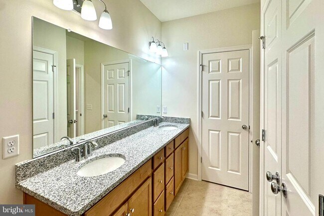 Building Photo - 1212 Parker Blvd