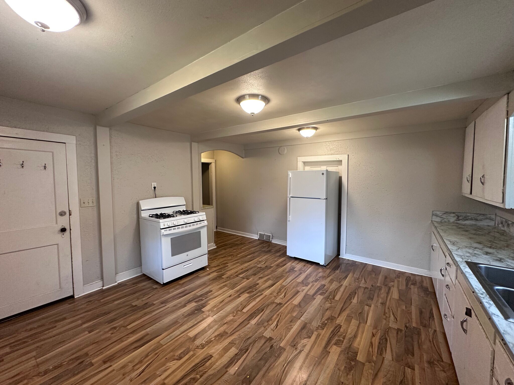 Building Photo - 629 Park Ave