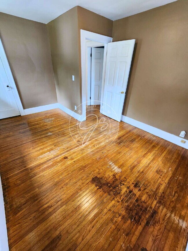 Building Photo - Charming 3-Bedroom Home with Spacious Rooms, Garage & Appliances Included!