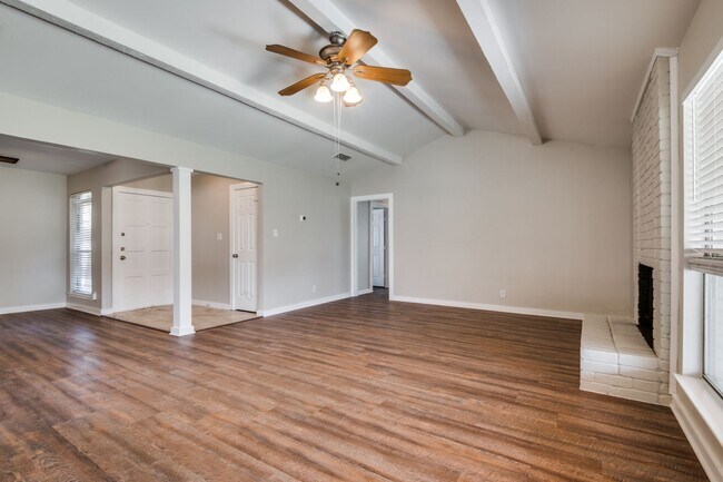 Building Photo - Stylish Home with Big Backyard in Prime Lo...