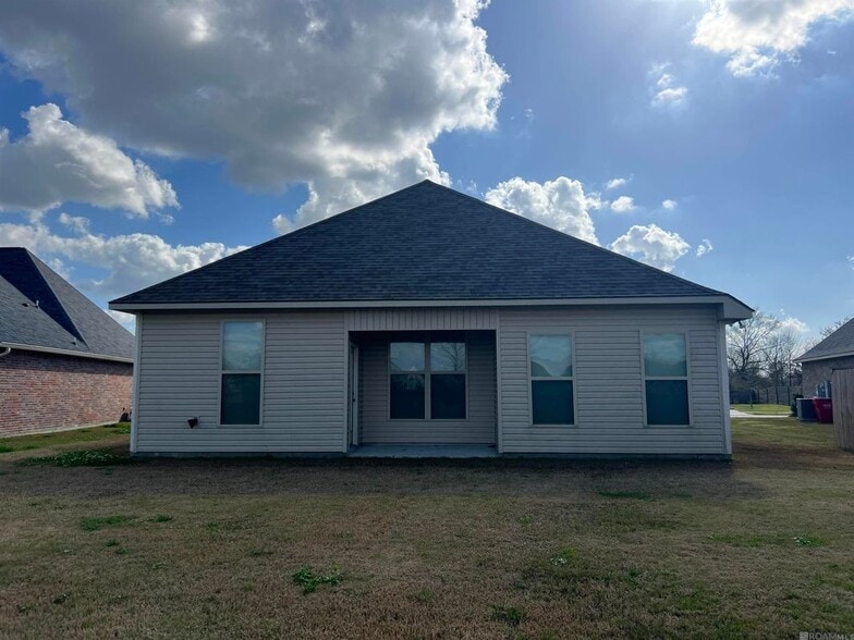 Building Photo - 39106 Harrier St