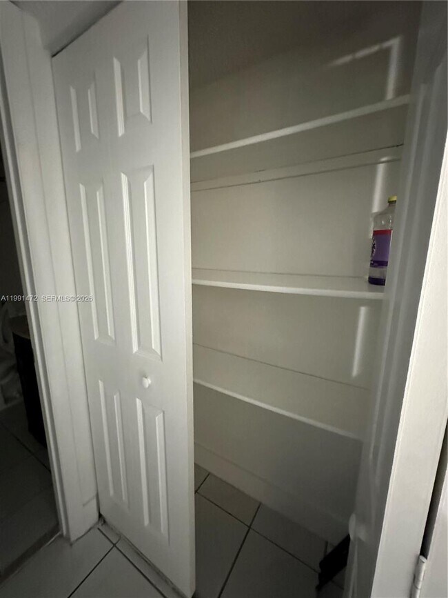 Building Photo - 10090 NW 80th Ct