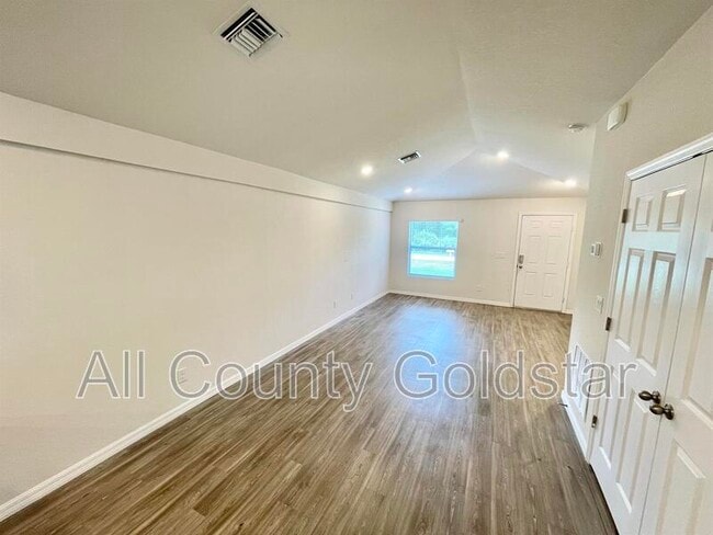 Building Photo - 2084 Hilton St