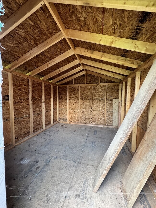 Building Photo - 3700 Hillcross Dr