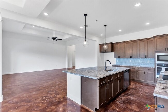 Building Photo - 102 Prairie