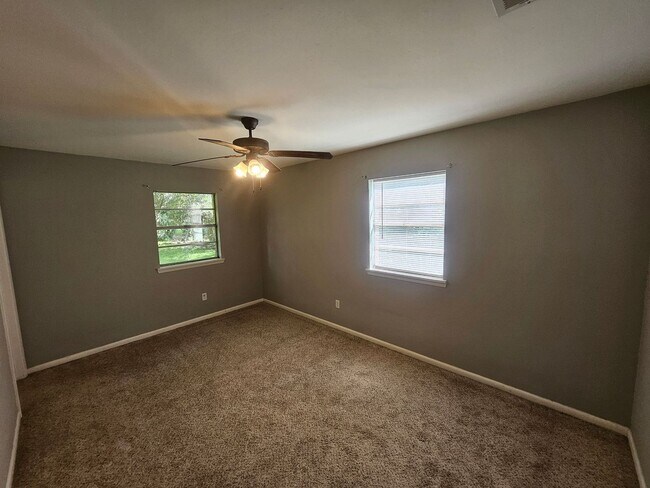 Building Photo - 908 Greenbriar Street