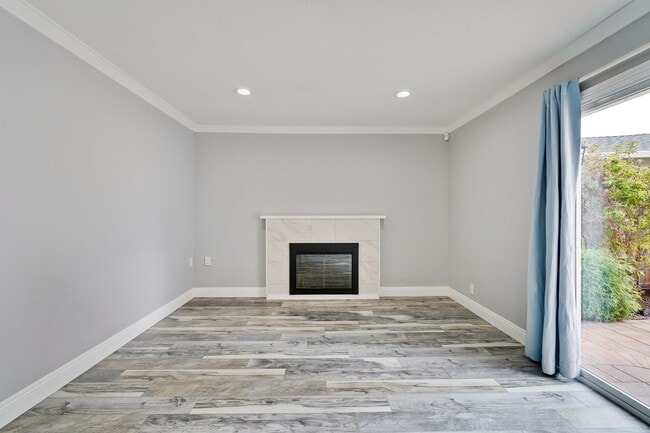 Building Photo - Stunning Single Family Home