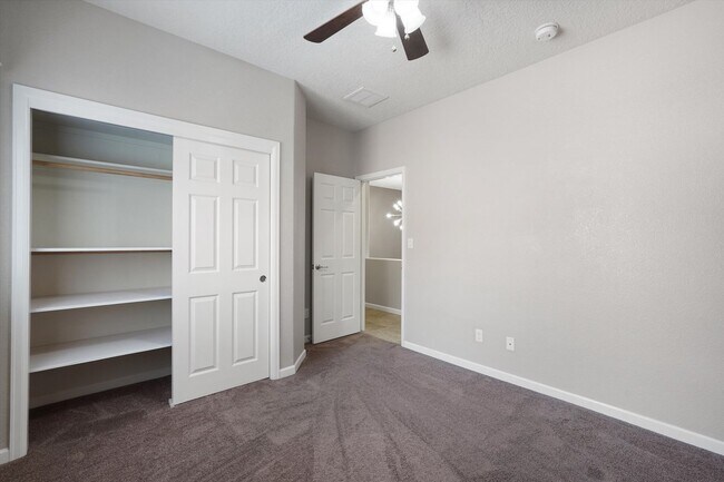 Building Photo - 224 Valle Alto Dr NE