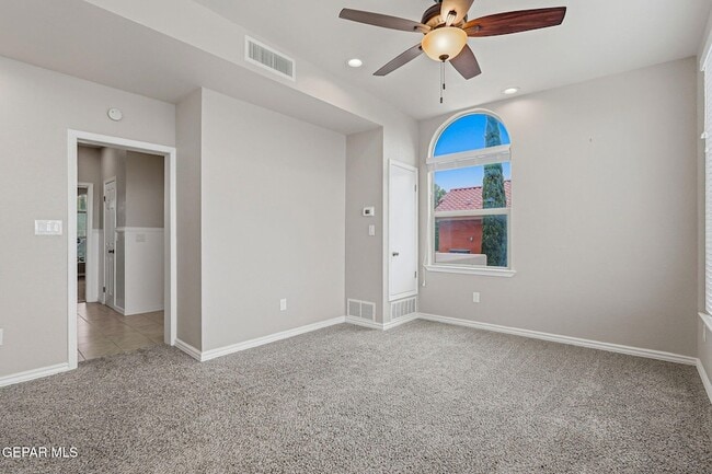Building Photo - 825 Dulce Tierra Dr