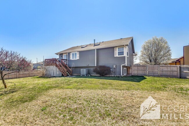 Building Photo - Wonderful Split Level Home in North Wichita