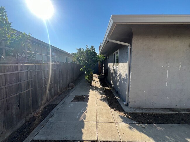 Building Photo - 3 bedroom single story in Manteca!