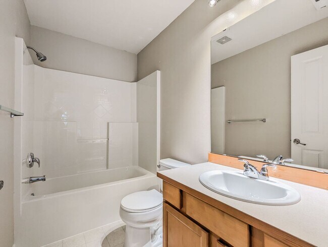 Building Photo - Beautiful 3 bed, 2.5 bath home with fully ...