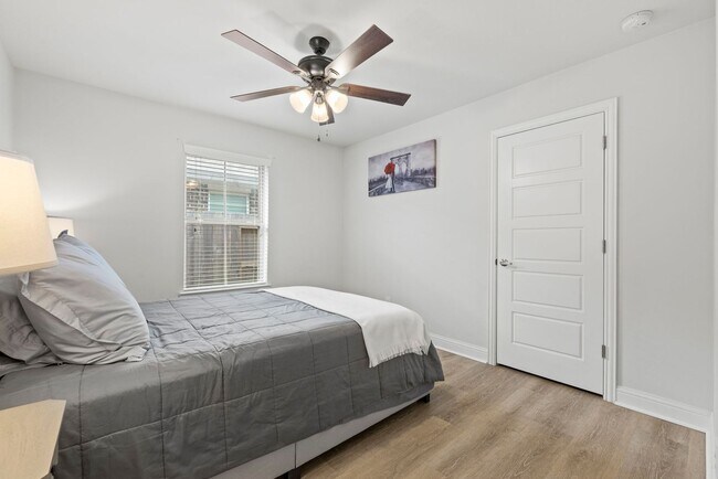 Building Photo - Beautiful just remodeled from top to bottom house in La Marque TX!