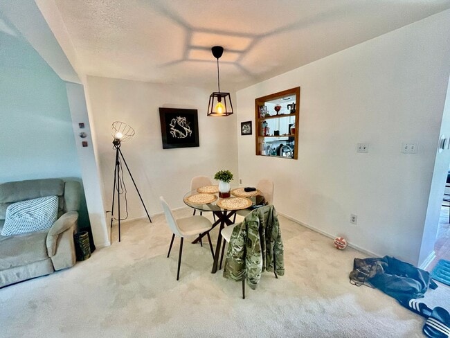 Building Photo - Charming and Spacious 3-Bedroom Home for R...
