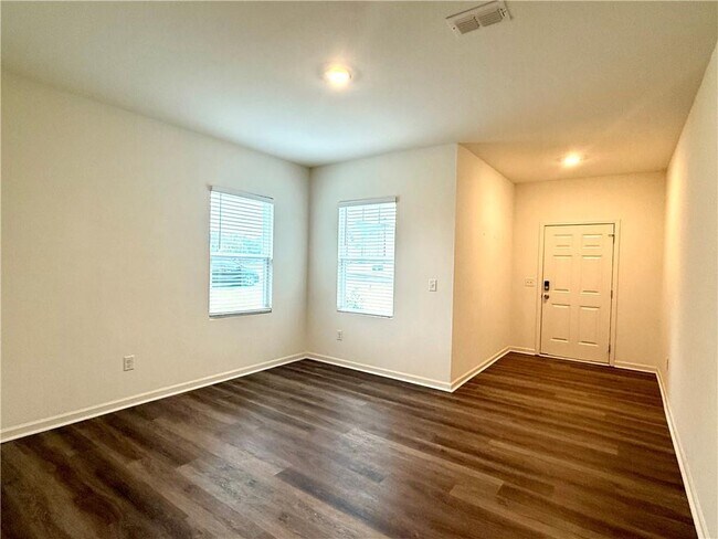 Building Photo - 119 Pond Ct