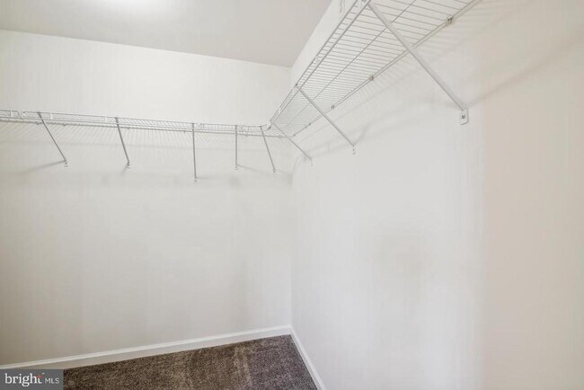 Building Photo - 102 Hunter's Way