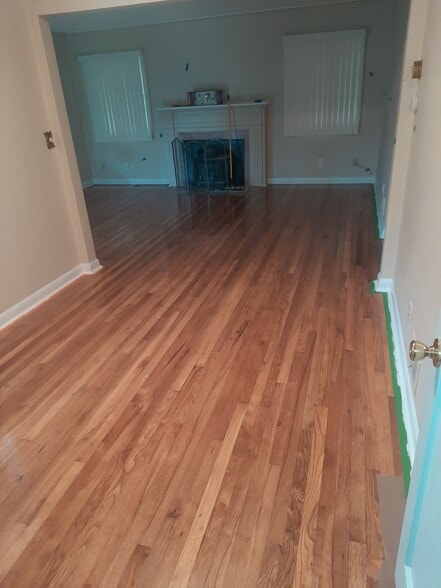 Dinning - 3505 NE Ainsworth St