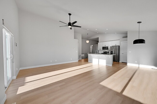 Building Photo - $2,650.00, 5-bed, 3-bed ranch-style home located in Colorado Springs with a large back yard.