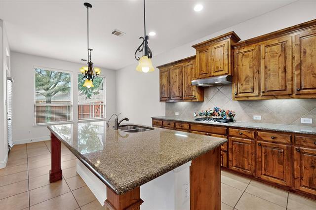 Building Photo - 16157 Meadow Spring Dr