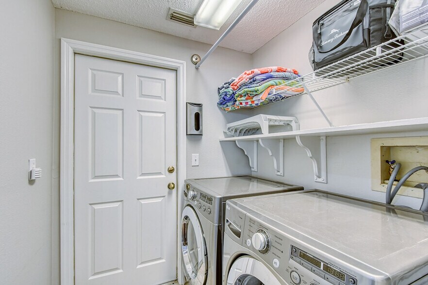 Building Photo - 7212 Hagen Ln