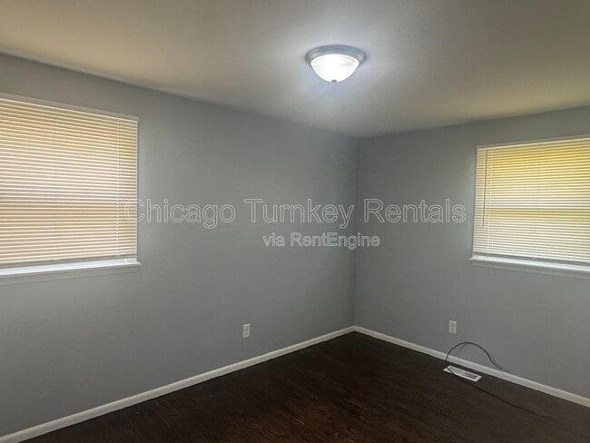 Building Photo - 43 N Walnut Ln