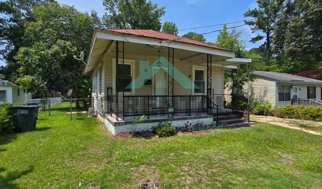 Building Photo - 716 S Pine St